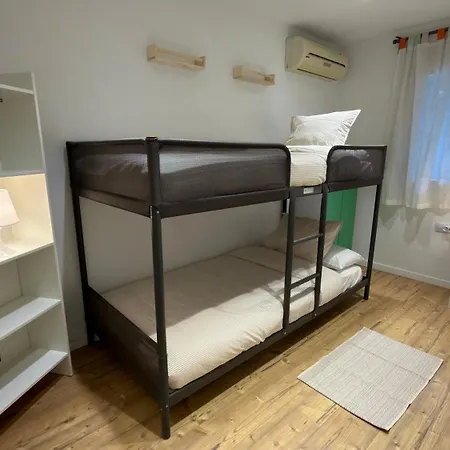 Cozy Three-bedroom By The Apartament