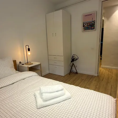 Apartament Cozy Three-bedroom By The *