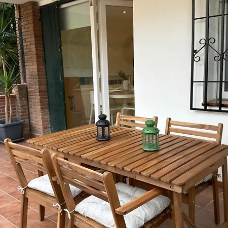 Apartament Cozy Three-bedroom By The