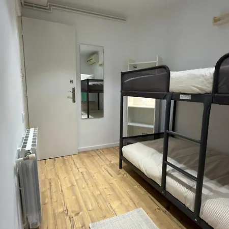 Cozy Three-bedroom By The Apartament *