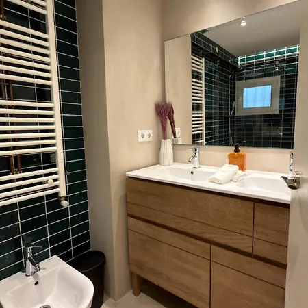 Apartament Cozy Three-bedroom By The *